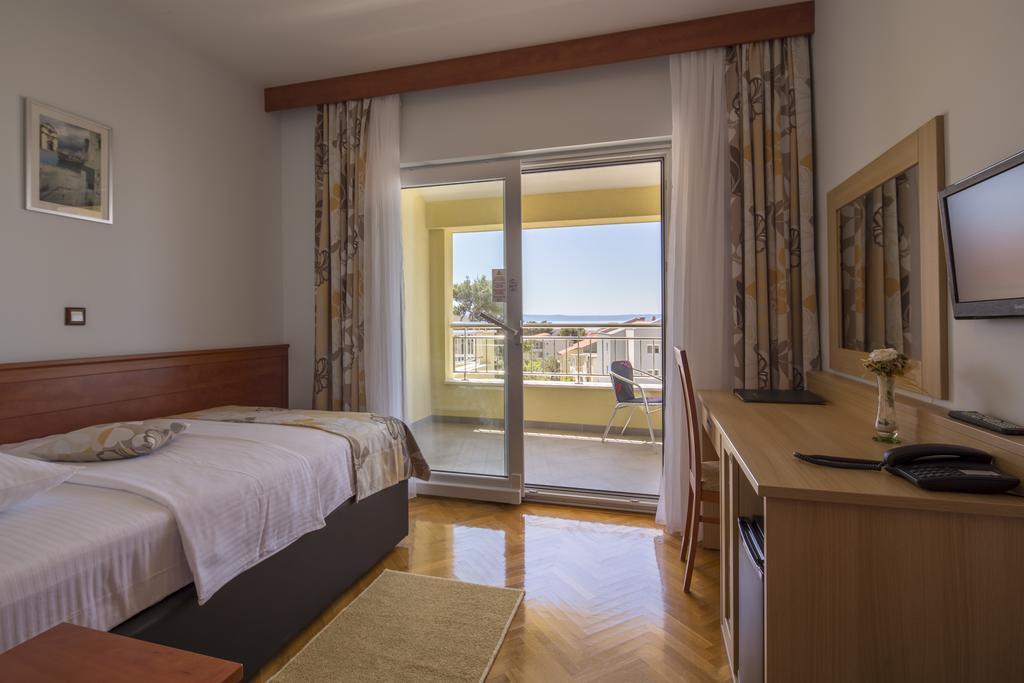 Dorijini Dvori Bed & Breakfast Baška Voda Dış mekan fotoğraf