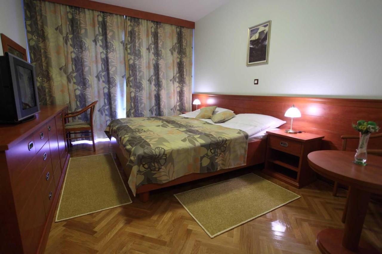 Dorijini Dvori Bed & Breakfast Baška Voda Dış mekan fotoğraf